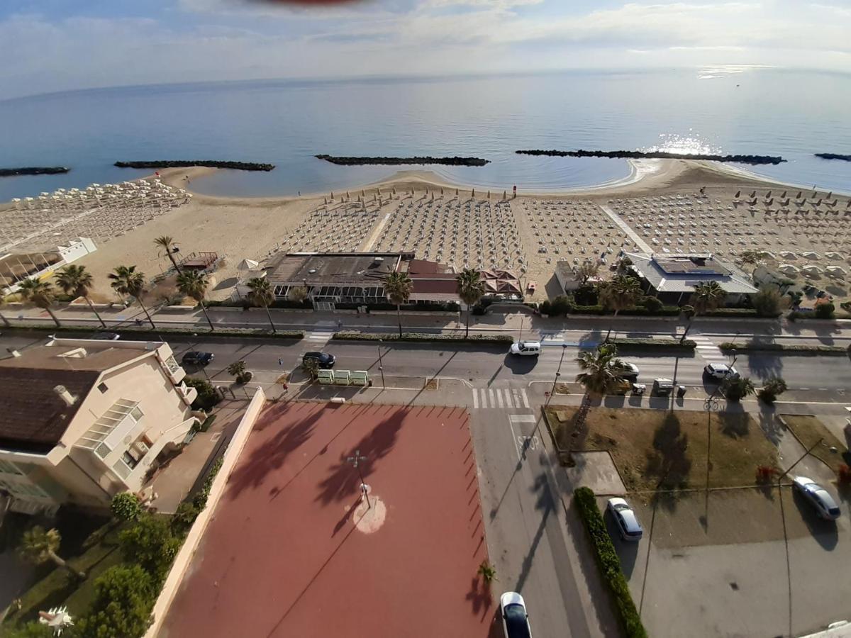 Apartamento La Terrazza Sul Mare Montesilvano Marina Exterior foto