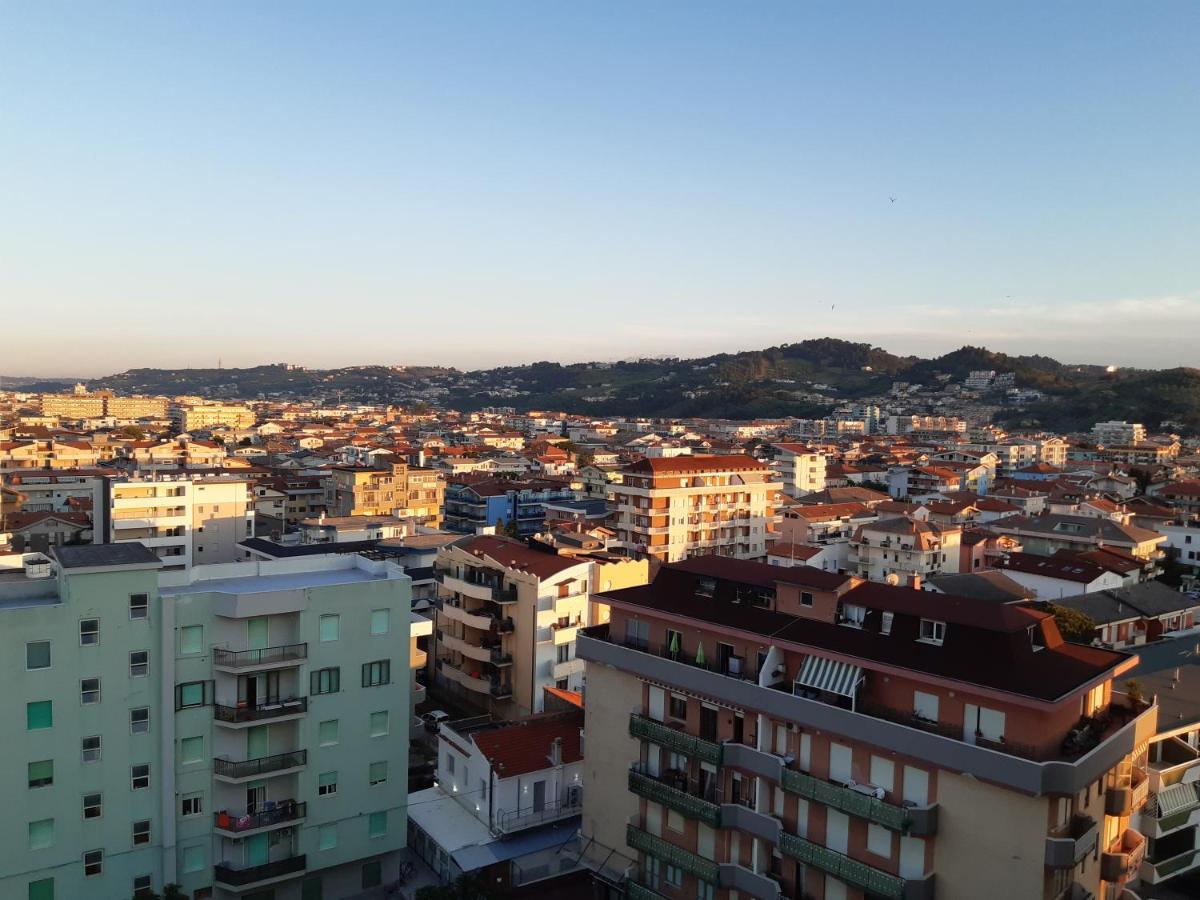 Apartamento La Terrazza Sul Mare Montesilvano Marina Exterior foto