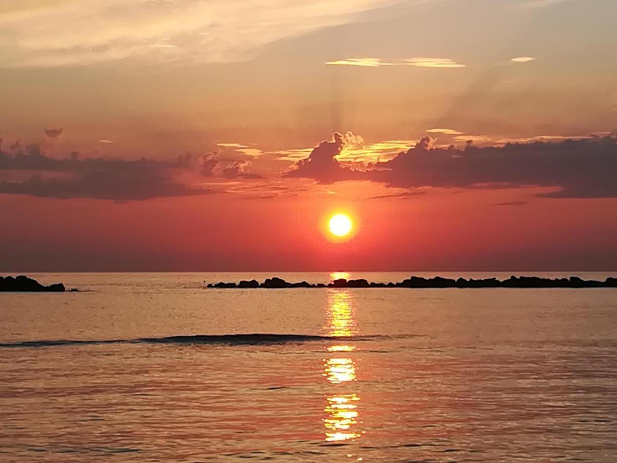 Apartamento La Terrazza Sul Mare Montesilvano Marina Exterior foto