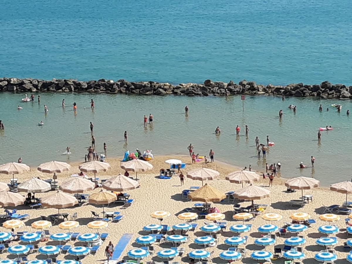 Apartamento La Terrazza Sul Mare Montesilvano Marina Exterior foto