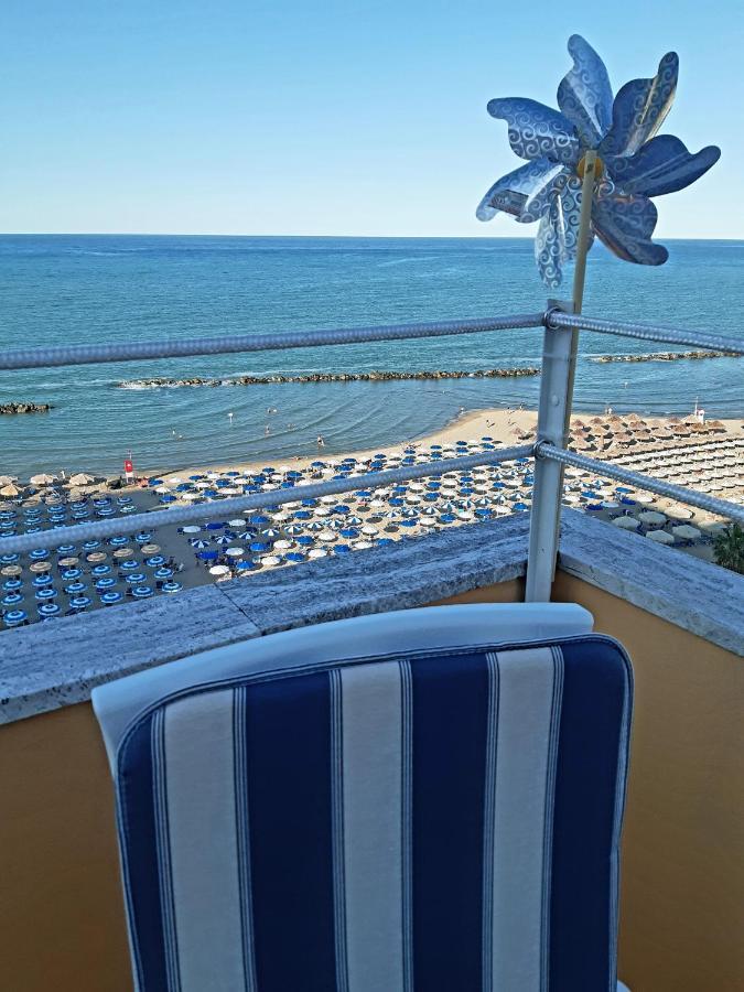Apartamento La Terrazza Sul Mare Montesilvano Marina Exterior foto