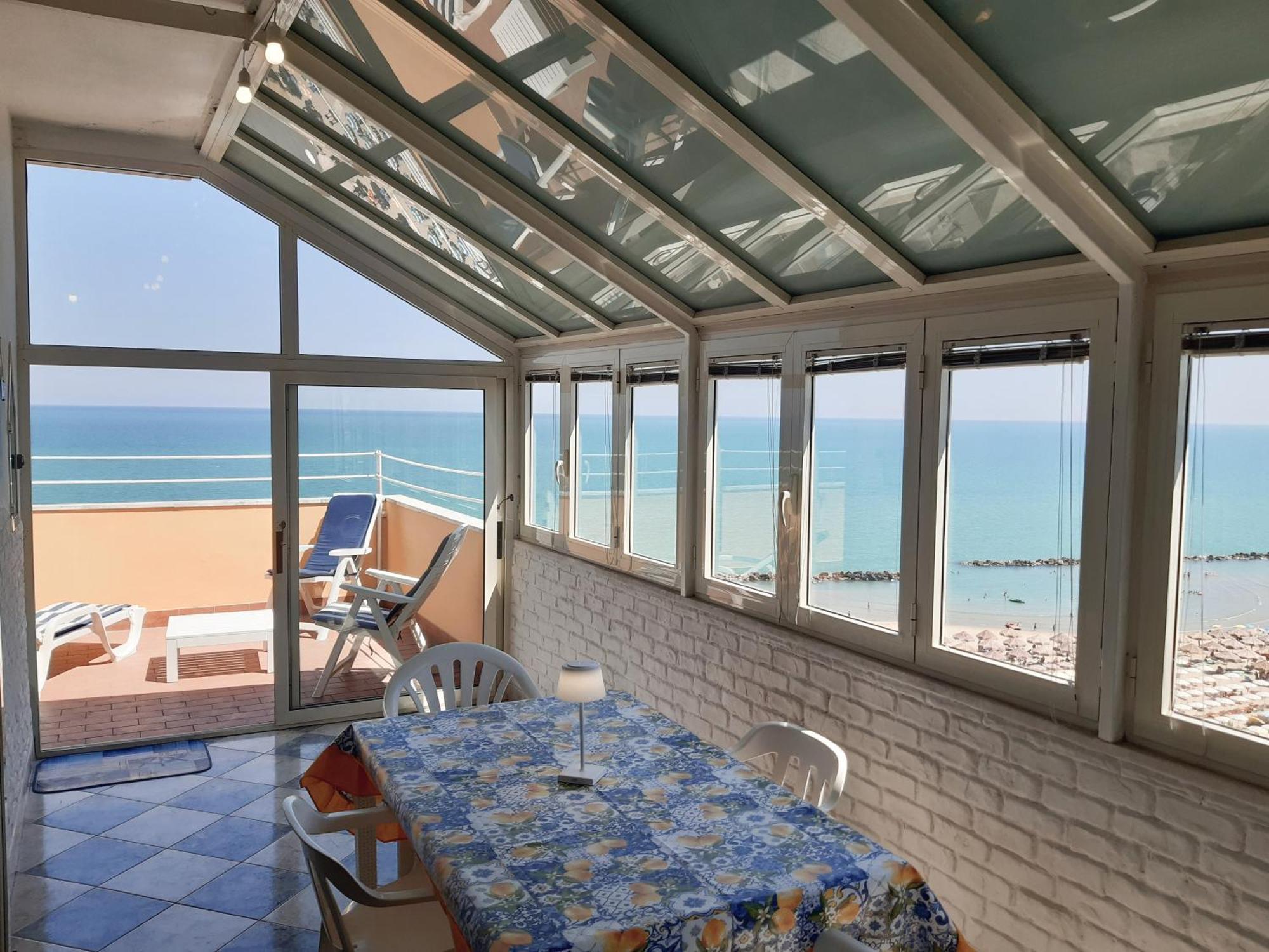 Apartamento La Terrazza Sul Mare Montesilvano Marina Exterior foto
