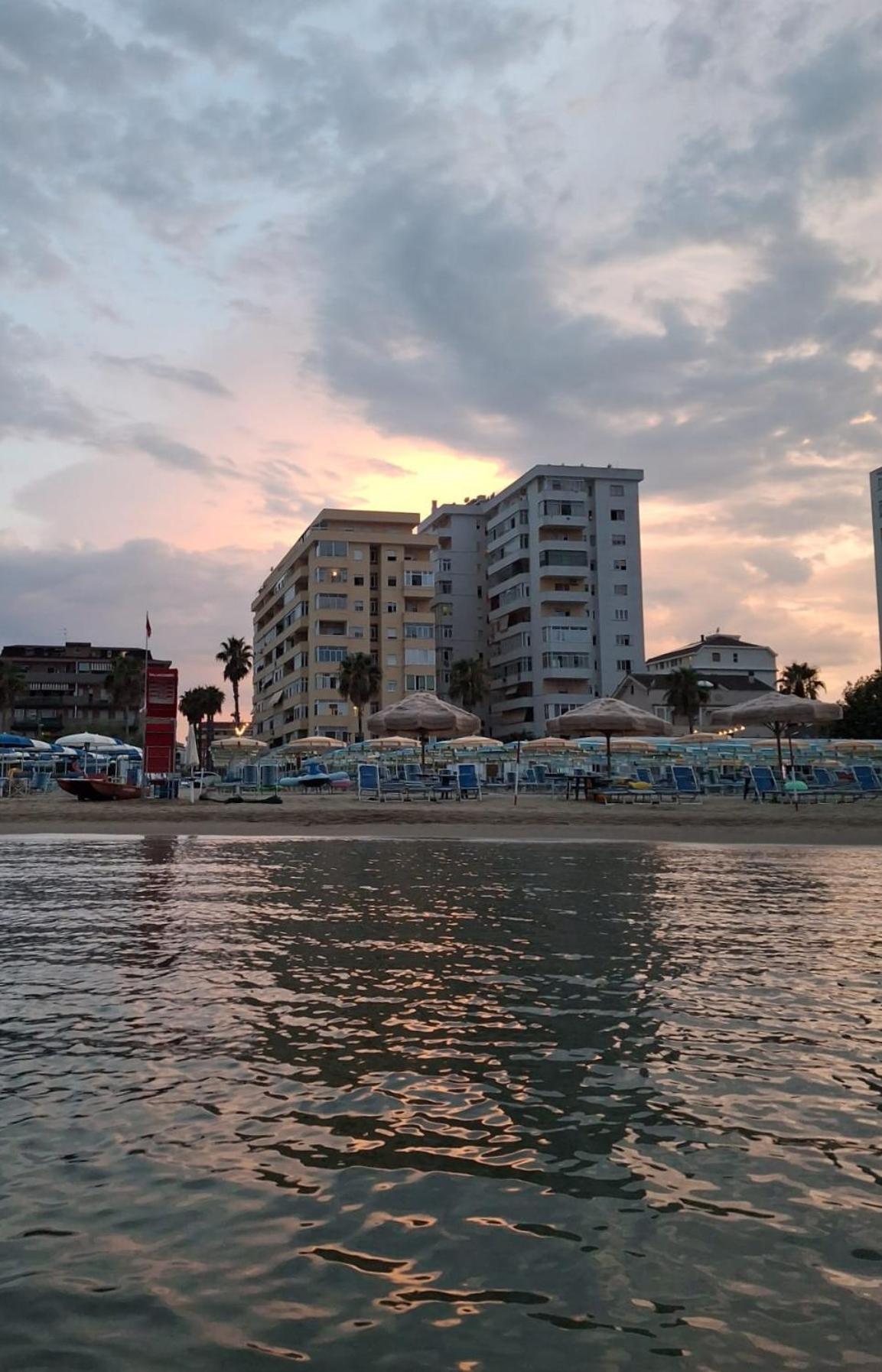 Apartamento La Terrazza Sul Mare Montesilvano Marina Exterior foto